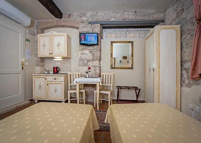 Πανσιόν Marco Polo Centro Storico 3*